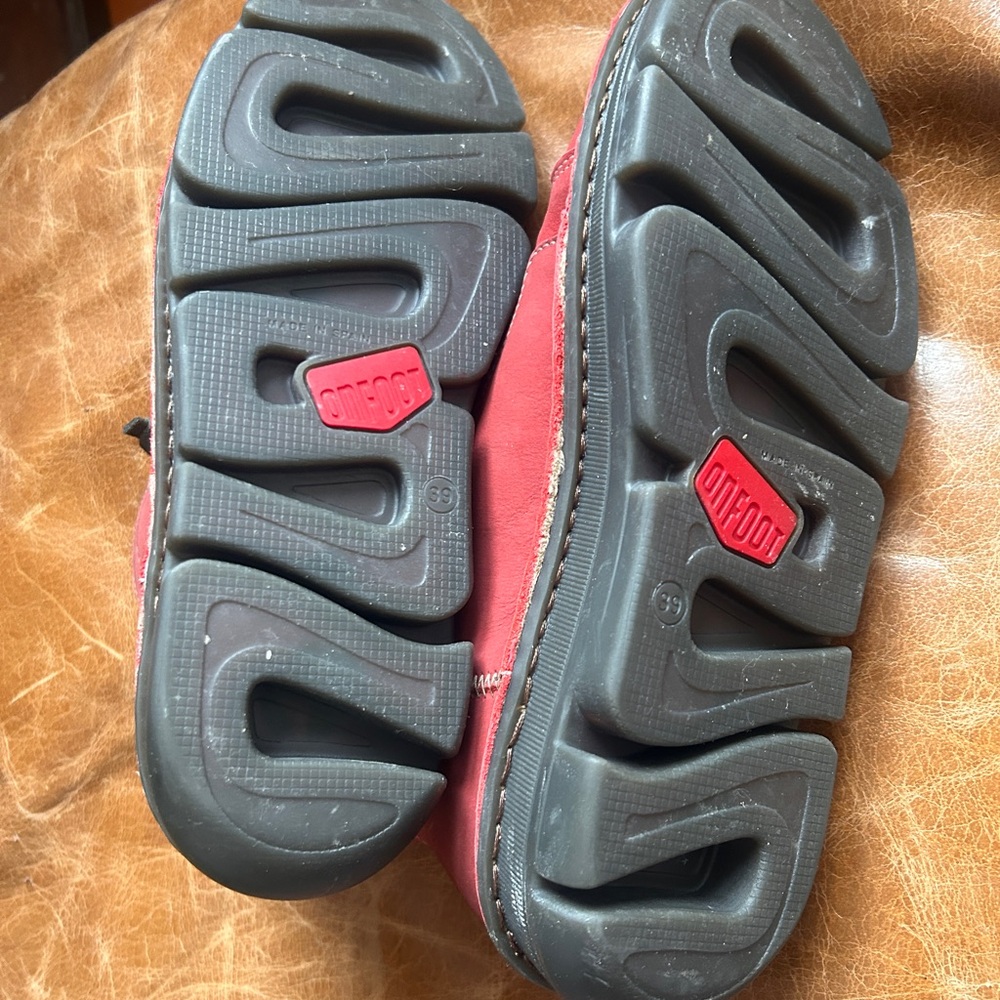 Onfoot Red Booties - Picture 8 of 10